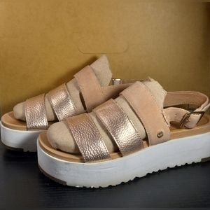 UGG Braelynn Metallic Sandal - Size 6 Women